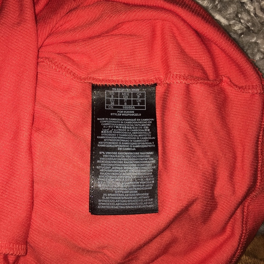 GUESS short sleeve deep V rayon top - Picture 6 of 6